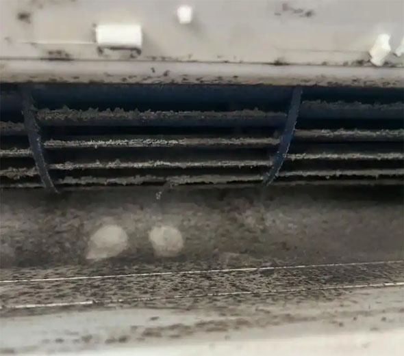 平桥空调吹的风有股烧焦味是怎么回事